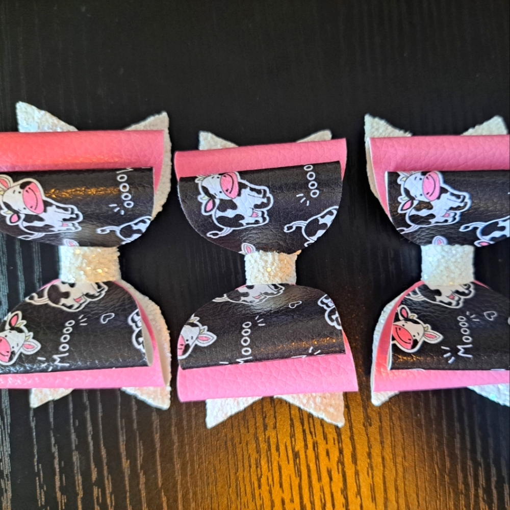 Little cow hair bow (clip)